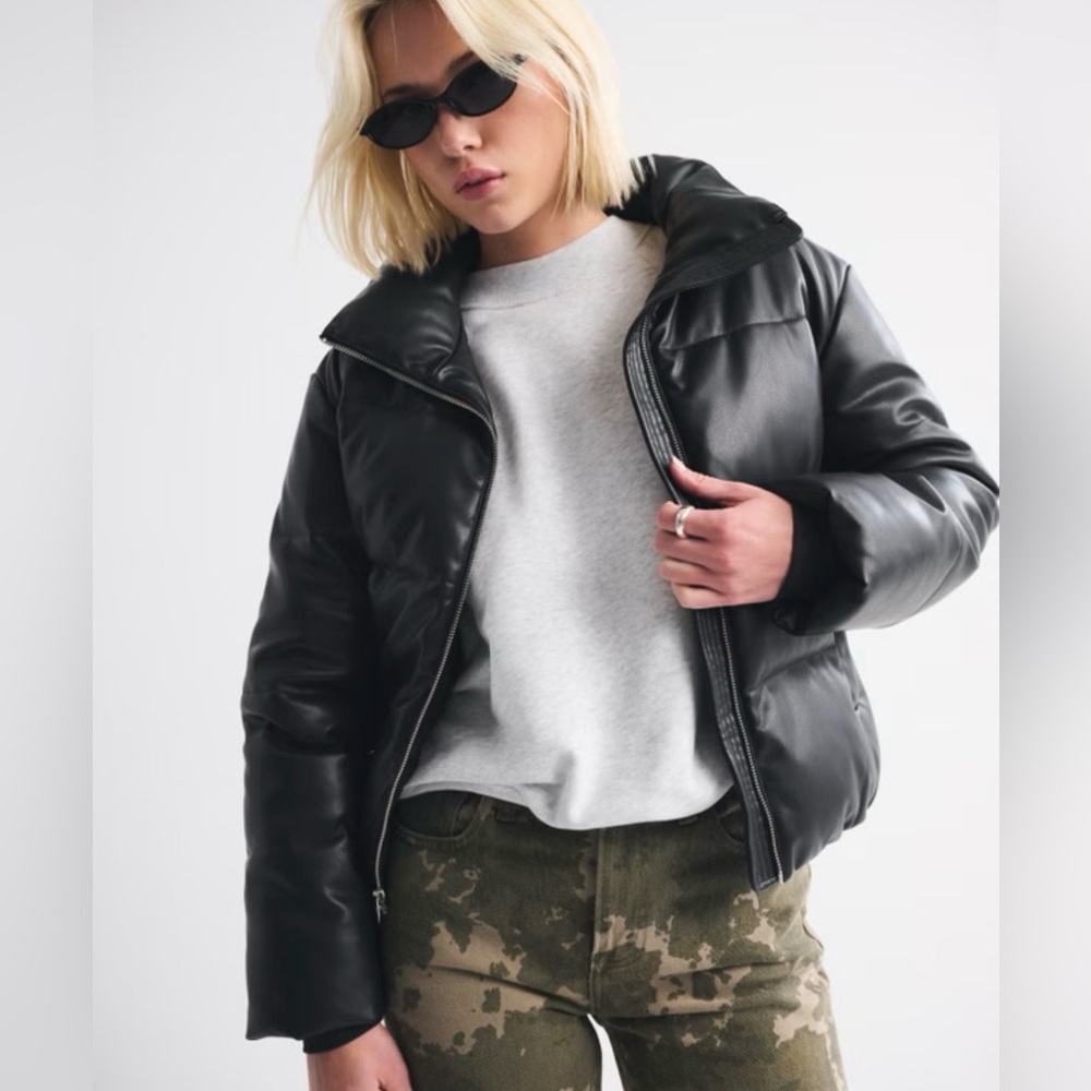 Abercrombie and Fitch Black Puffer Jacket for Women